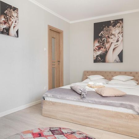 Venezia Studio Apartment Oradea Luaran gambar